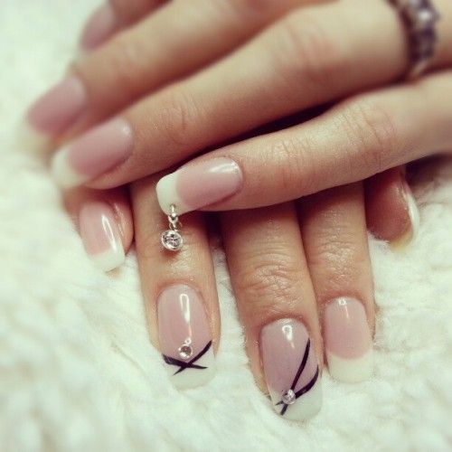 Sublimez votre manucure avec le piercing des ongles