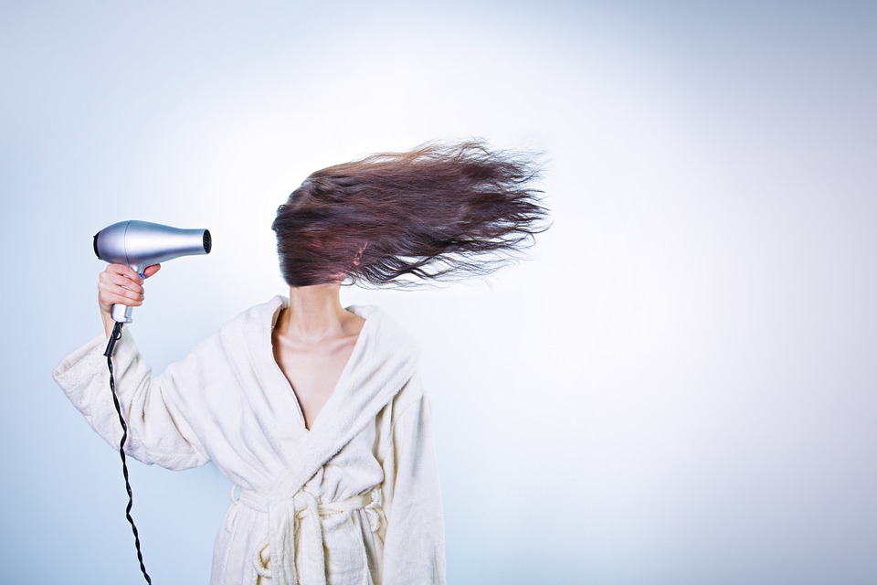 Préparer les cheveux avant le brushing