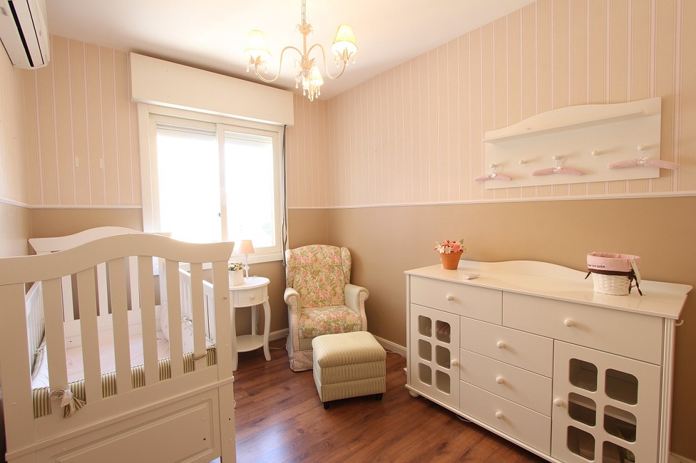 Comment décorer une chambre bébé fille ?